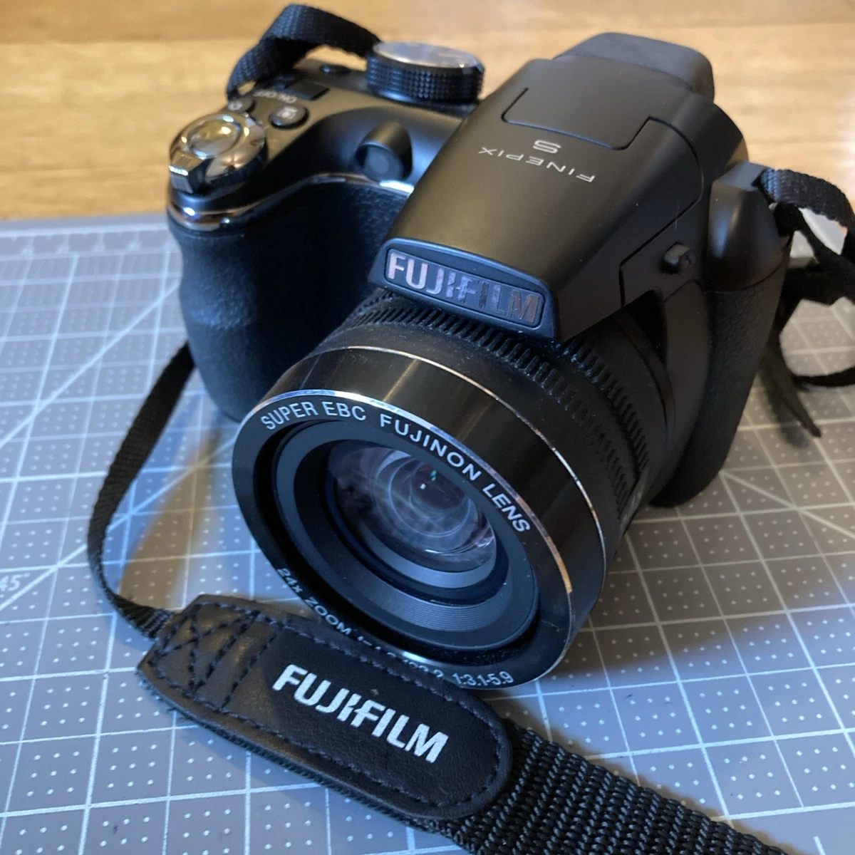 Fujifilm FinePix S Series 20-29.9x Optical Zoom Bridge Digital