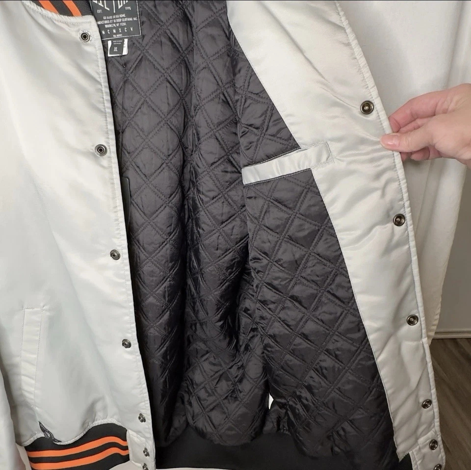 Chaqueta Bomber Universitaria Victory 10Deep Silver Negra Naranja Talla XL Foto 3 de 4