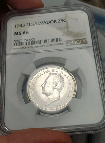 El Salvador 1943 25 Centavos Silver Coin Graded NGC MS66