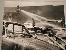 1969 Photo Dc-4 Cargo Plane Crashed Into Auto Body Shop In Miami Tragedy 14 X 11