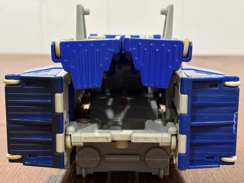 2002 Transformers Armada Super Class Optimus Prime Trailer Base INCOMPLETE - Image 2 of 4