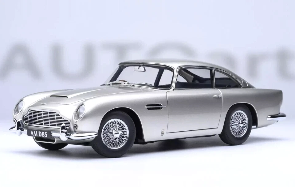 Aston Martin DB5 Coupé Anno 1964 Birch-Silver 1:18 AUTOart 70287 - Immagine 4 di 4