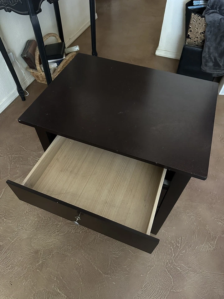 Juego de muebles de dormitorio usado (vanidad, cajón lateral, lámpara) Foto 4 de 4