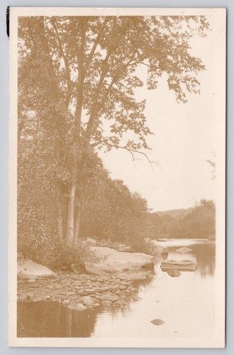 RPPC Baumgesäumter Stony Creek River möglicherweise Torrington Connecticut CT Postkarte