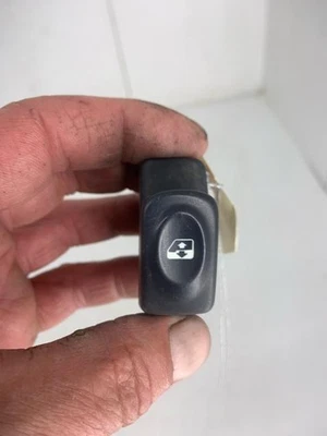 Interrupteur de leve vitre avant gauche RENAULT CLIO 2 PHASE 1 7700430000 - Photo 1/4