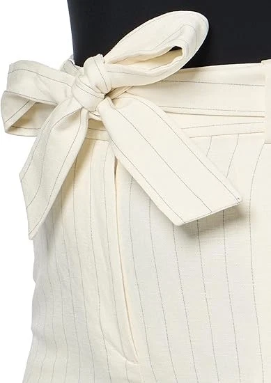 Pantalón corto Club Monaco para mujer mezcla de lino con cinturón, mezcla marfil, talla 0 Foto 3 de 4