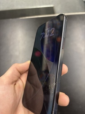 Broken Unlocked Apple iPhone 15 Pro Max 256GB 26.4.1 MU673LL/A /Cracked Screen