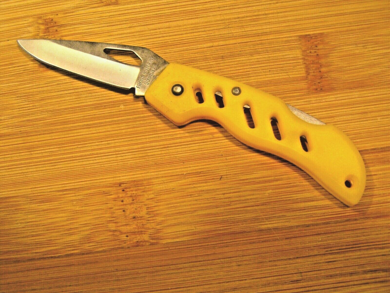 FROST STINGER  KNIFE 15-862Y 5”Open 3”Close Lockback Pocket Knife New-Old Stock