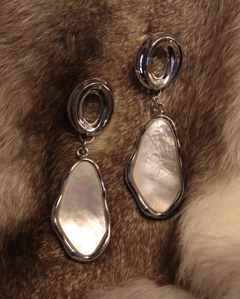 Aretes colgantes de madreperla ovalados chapados en oro, regalo de Pascua, Birthda Foto 4 de 4