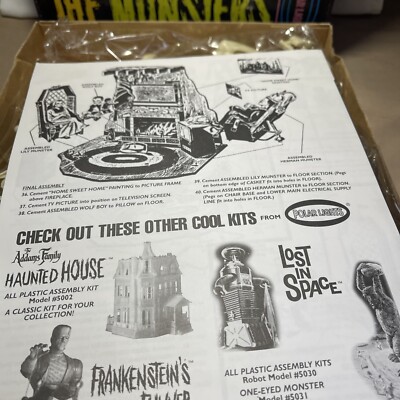 VINTAGE THE MUNSTERS LIVING ROOM MODEL KIT POLAR LIGHTS 1997