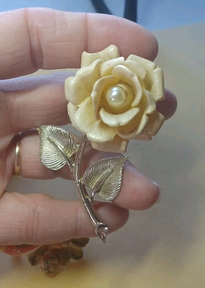 Lote de broches de flores de perlas de celuloide Sarah Coventry Alemania pintados a mano para pájaros Foto 3 de 4