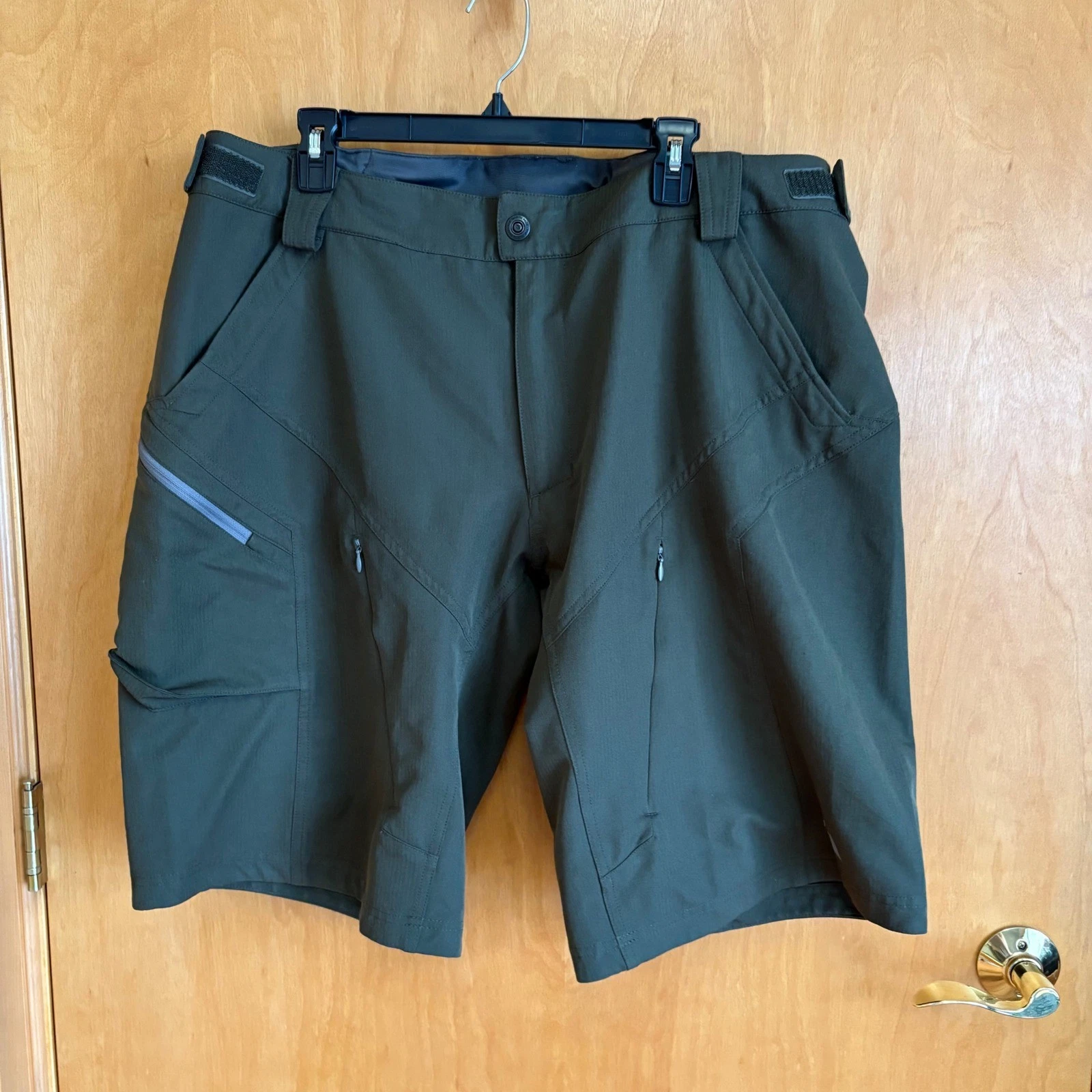 The North Face Mens XXL Utility Cargo Shorts Olive Green Outdoor Hiking Pants
