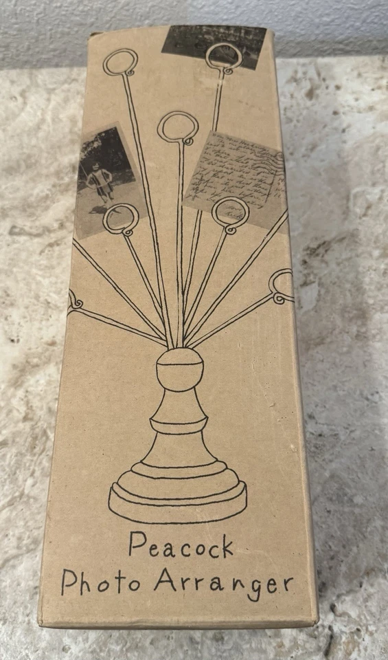 Nuevo marco de exhibición de fotos de pavo real de Two’s Company de bronce Dead Stock Foto 3 de 4