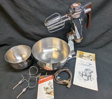 Vintage 1976 Sunbeam Mixmaster Deluxe Stand Mixer w/Bowls Hooks Manuals WORKS
