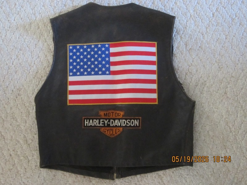 HARLEY  LEATHER BIKER VEST W/ US FLAG AND HARLEY PATCH ON BACK, SIZE SMALL