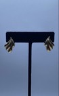 14K Yellow Gold Ribbed Fan Stud Earrings Shell Leaf Motif 0.9g 3/4" — photo 1