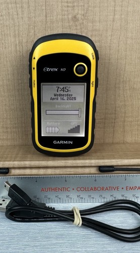 Garmin eTrex 10 2.2 inch Handheld GPS Receiver. Excellent
