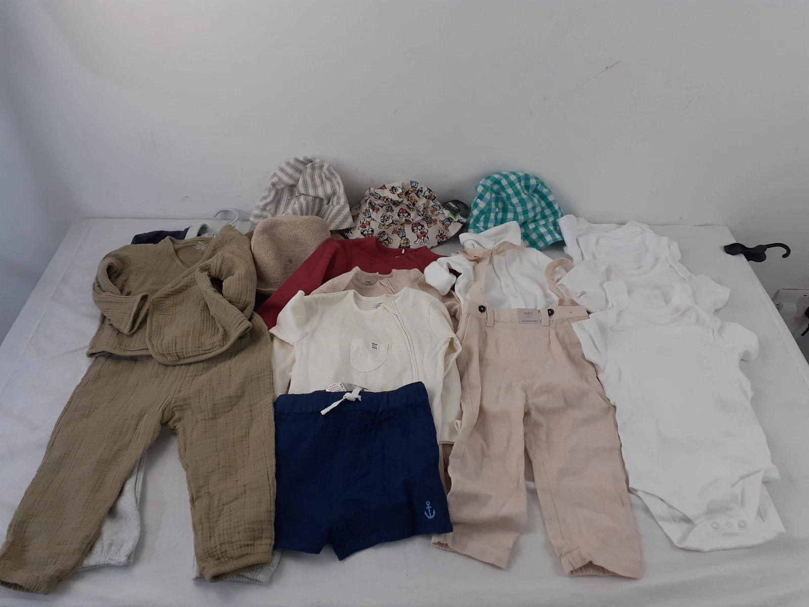 M&S Baby Boy 17pcs Clothing Size 18-24 Months Bodysuits Hats Shorts NEW
Opens in a new window or tab