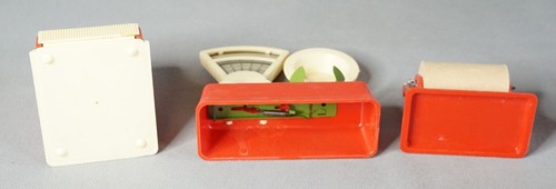 Casa de muñecas Geobra alemana de los años 50 miniatura tienda de comestibles caja registradora básculas juguete - Imagen 8 de 8