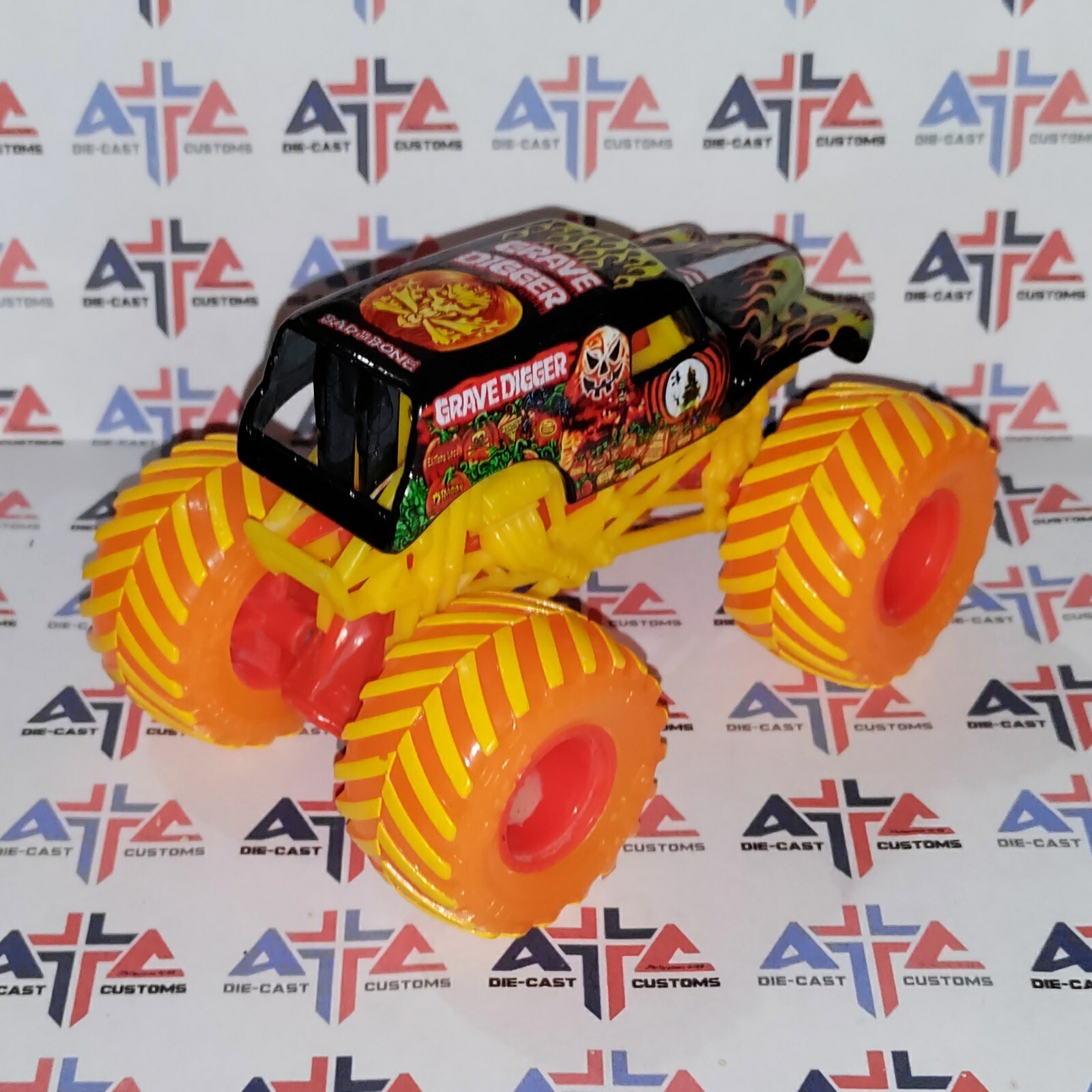 Custom Built W/GRAVE DIGGER HALLOWEEN GRAPHIC Spin Master Monster Jam