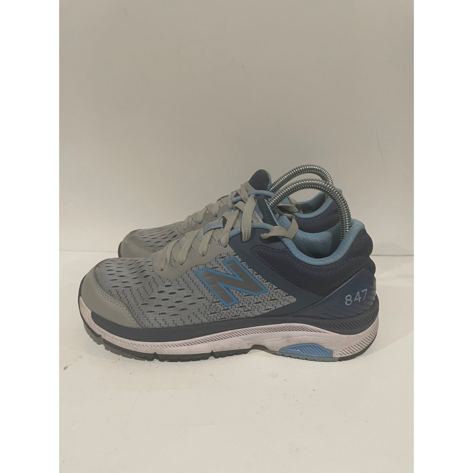 NEW BALANCE WOMENS   WALKING 847V4 LIGHT ALUMINUN… - image 1