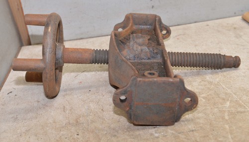 Rare Americus Junior cast iron apple cider wine press head collar & screw tool - Picture 5 of 8