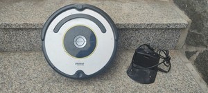 iRobot Roomba 630 Saugroboter, Neuer Akku, Staubsauger inkl.  Akkustand