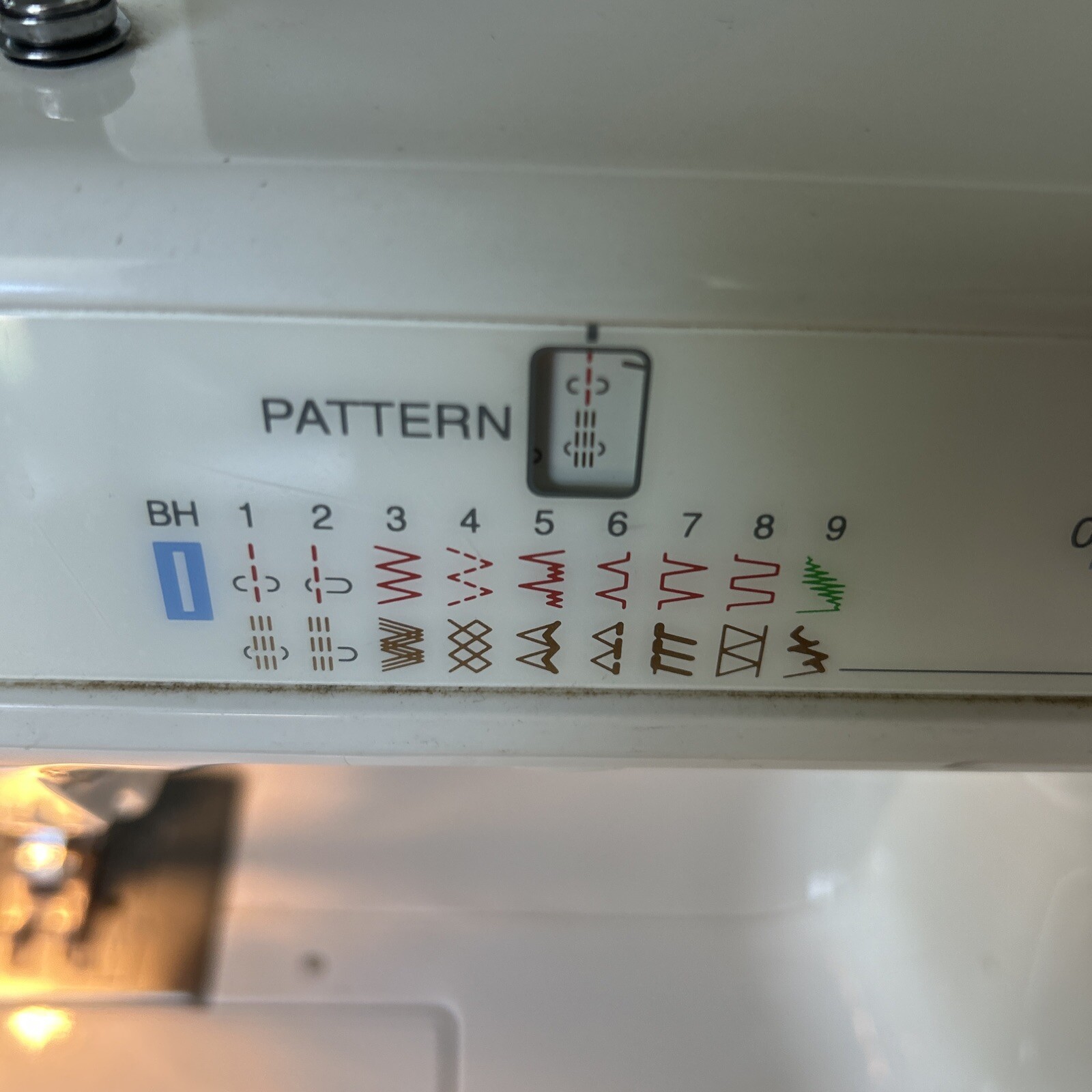 VINTAGE WHITE SEARS KENMORE SEWING MACHINE 385 WITH FOOT PEDAL NEEDS