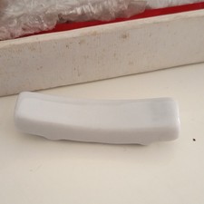 Lot porte-couteaux en porcelaine blanche, objets céramique avec trou, coffret