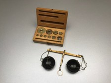 Antico * Pesi con scatola e bilancia * raro!