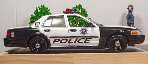 MotorMax 2010 coche de policía Ford Crown Vic escala 1/24 nuevo Foto 3 de 4