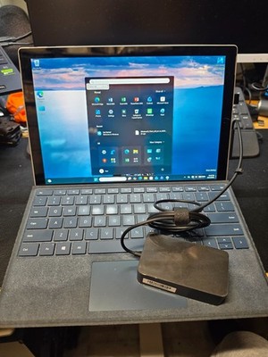 Microsoft Surface Pro 5 1796  / i5-7300U/8GB RAM /256GB SSD/ Original Keyboard