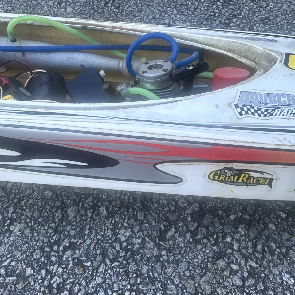 Aquacraft SuperVee 27 SV27 Nitro RC Boat Racing (For Parts Or Restoration Only) - Image 3 of 4