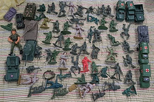 Lot Of Plastic Vintage Army Men Soldiers Miscellaneous Mix