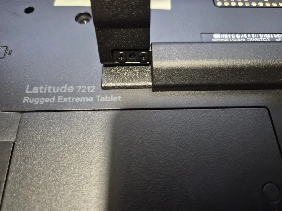 Tablet Dell Latitude 7212 Rugged Extreme 11.6" FHD | Intel i5-8th Gen 8GB 256GB Foto 3 de 4