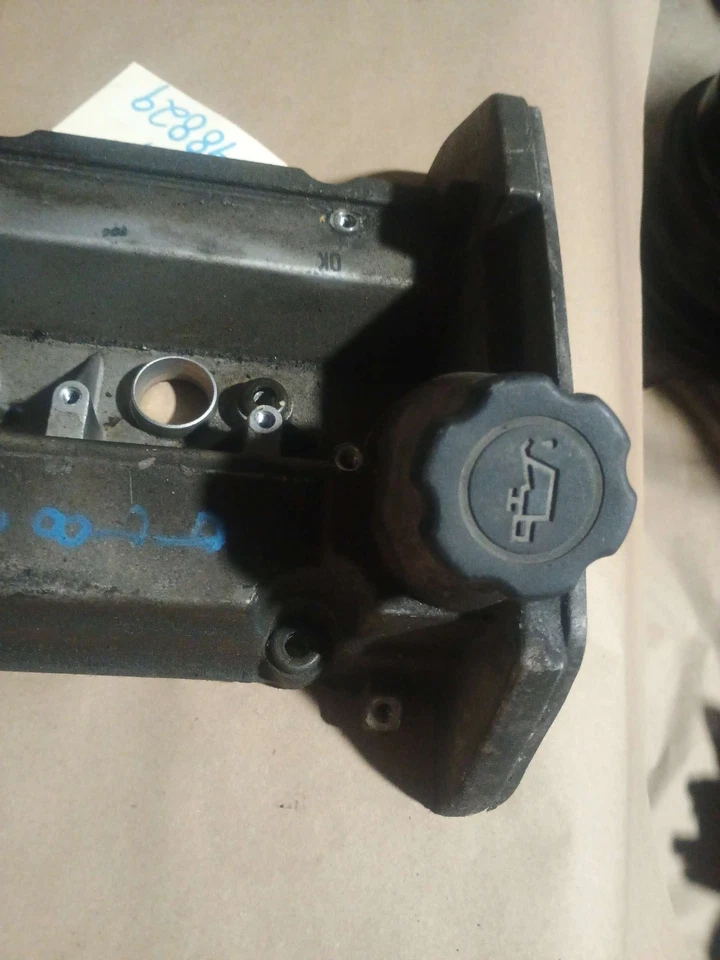 Conjunto de cubierta de válvula de motor izquierdo KIA SORENTO 2005-2007 3,5 L OEM Foto 3 de 4