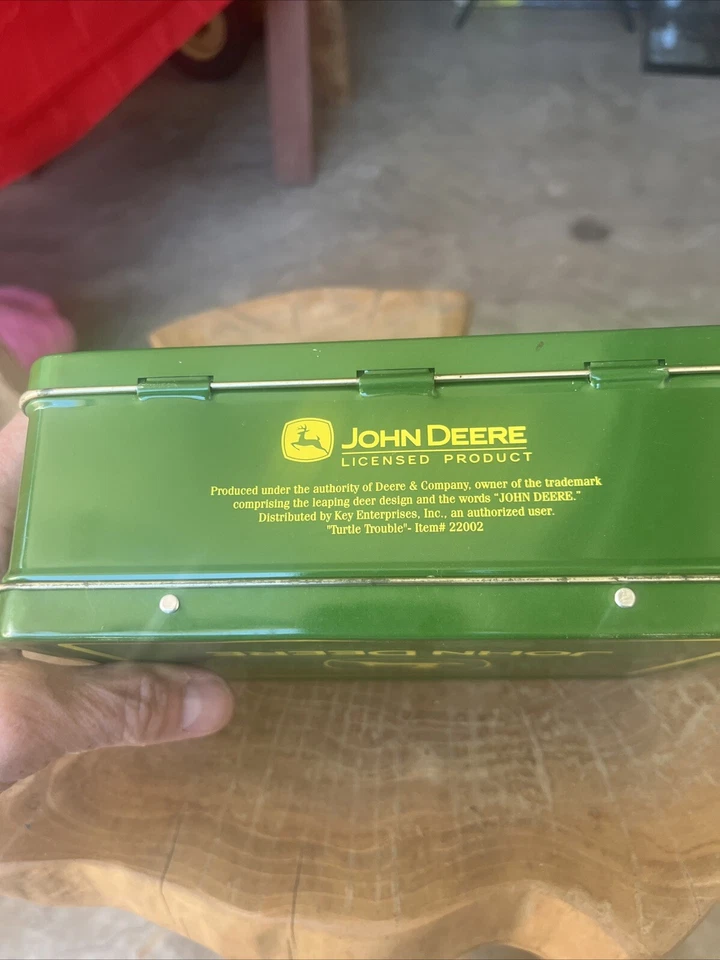 Fiambrera metálica estilo antiguo para niños John Deere #22002 "Turtle Trouble" 7,5" x 6" x 3" Foto 3 de 3