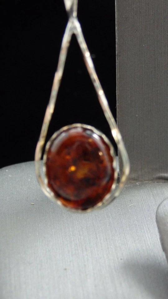 Pendientes colgantes de miel ámbar báltico torcidos de ley Foto 3 de 4