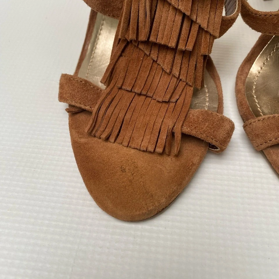 Sapatos BCBG marrom camurça franja salto alto estilingue costas Western Country flare tamanho 6 - Imagem 4 de 4