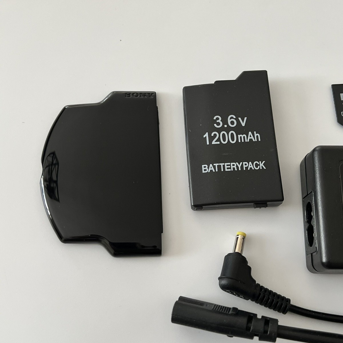 QUALITY Sony PSP 2000 PSP 3000 Kit - Battery, Charger, Cover QUALITY Sony PSP 2000 PSP 3000 Kit - Battery, Charger, Cover