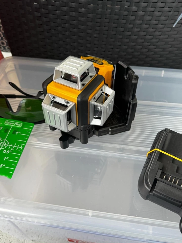 DEWALT Kreuzlinienlaser 3x360 Grad Multilinienlaser mit Akku und Ladegerät - Bild 2 von 3