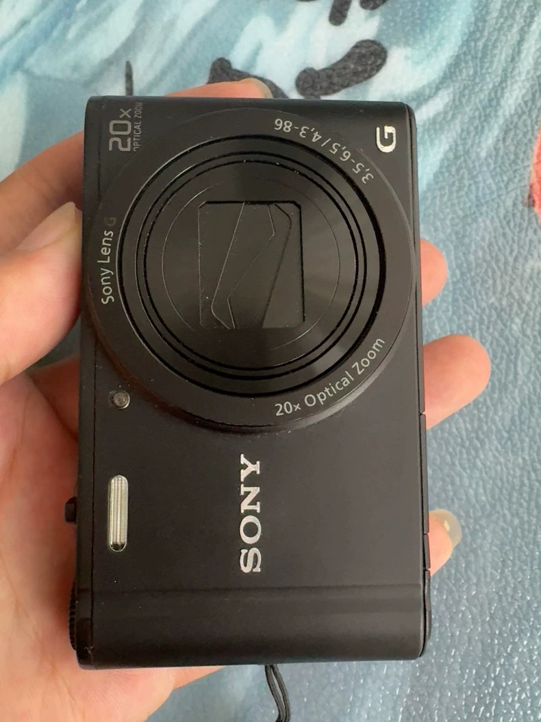SONY Cyber-shot DSC-WX350 18.2MP 20x Digital Zoom Wi-Fi Digital
