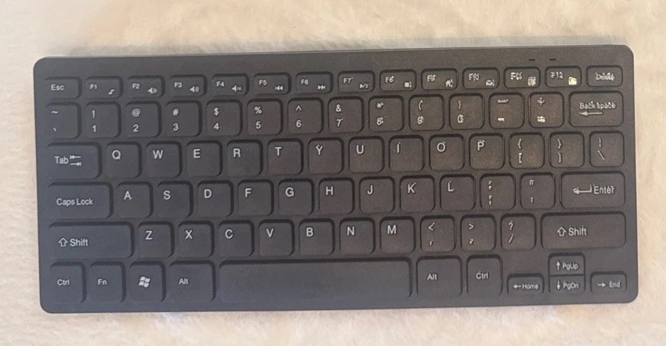 Black Wireless Keyboard and Mouse Combo - Image 3 of 4