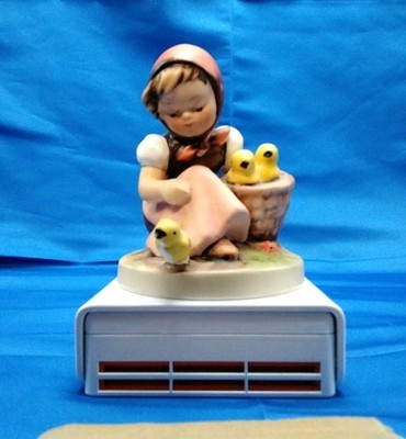 Vintage Goebel M.I. Hummel Figurine #57/0 Chick Girl 3.5''