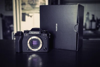Fujifilm X-T5 , neuwertig mit Zubehörpaket zweiter Akku, 2300 Auslösungen, OVP - Bild 1 von 4