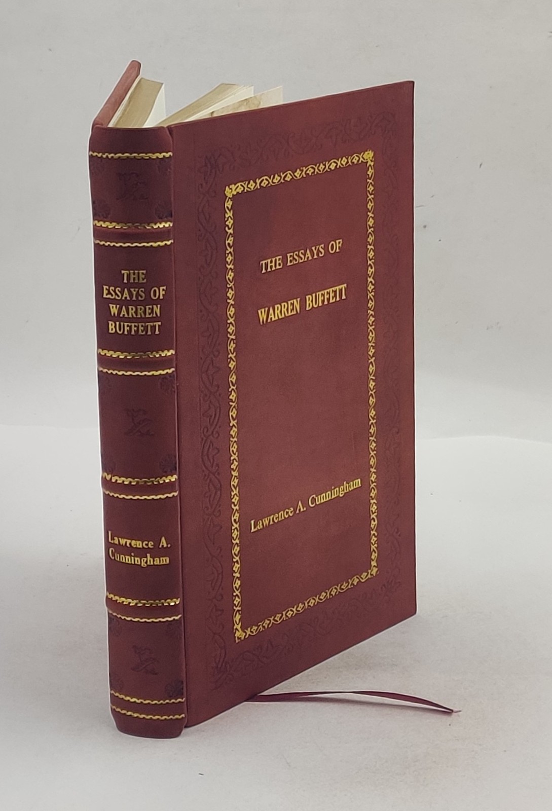 The Essays of Warren Buffett: Lessons for Corporate America by C [Royal Edition]