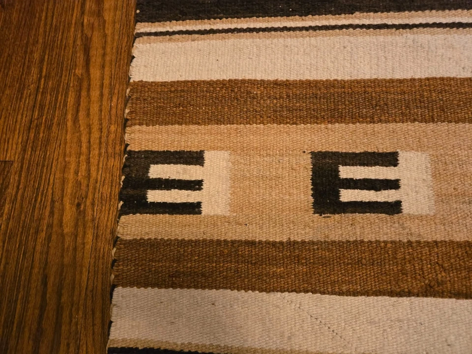 Authentic ! Beautiful Vintage Hand-Woven Navajo Blanket ! 30" x 60" - Gorgeous ! - Image 3 of 4