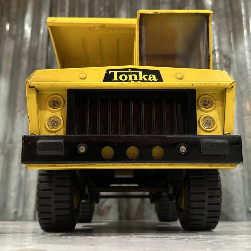 Vintage 1960's Mighty TONKA Black Label YELLOW DUMP TRUCK No.2900, EX+ - Image 3 of 4