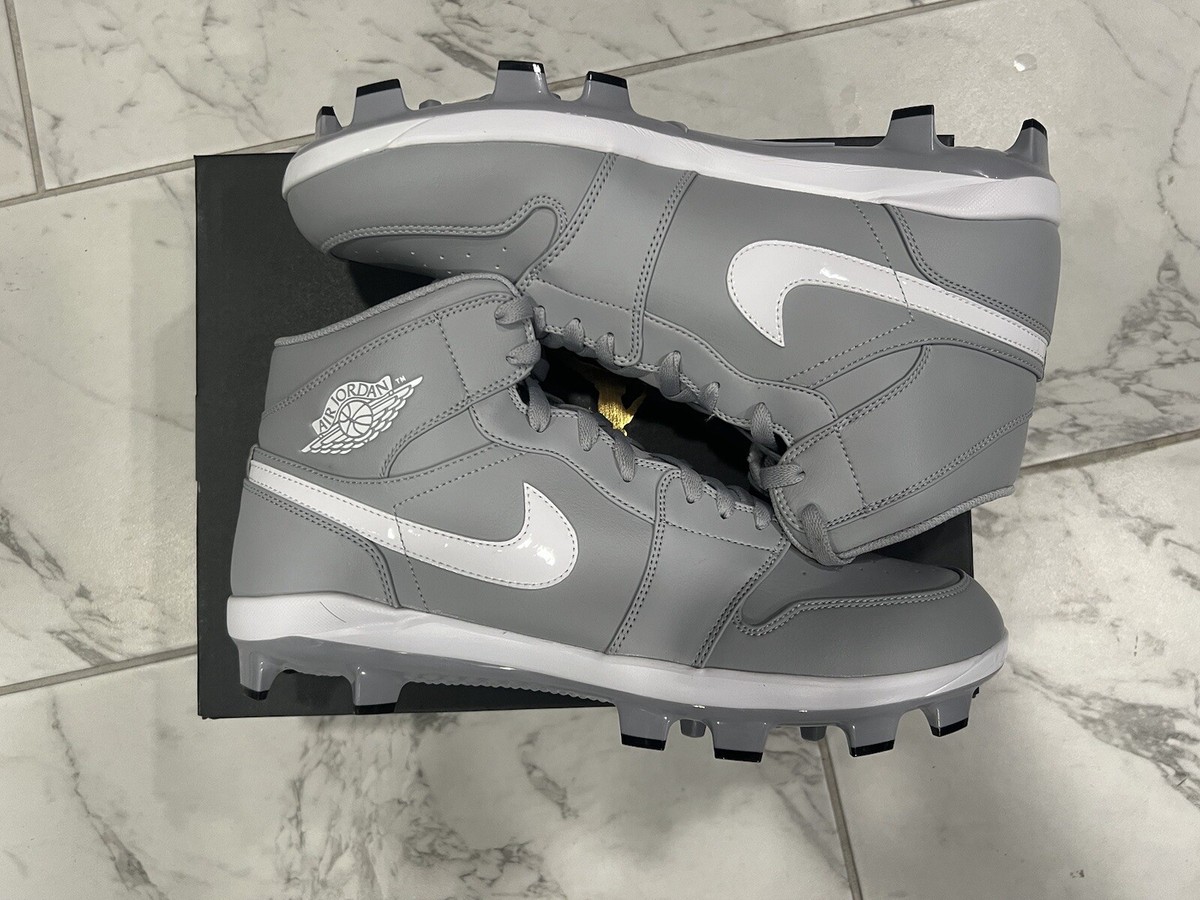 New Jordan 1 Retro High MCS - Wolf Grey Baseball Cleats AV5354-003 Men Sz 13 Nike Air Jordan 1 Retro MCS Baseball Cleat Wolf Grey White  main image 3