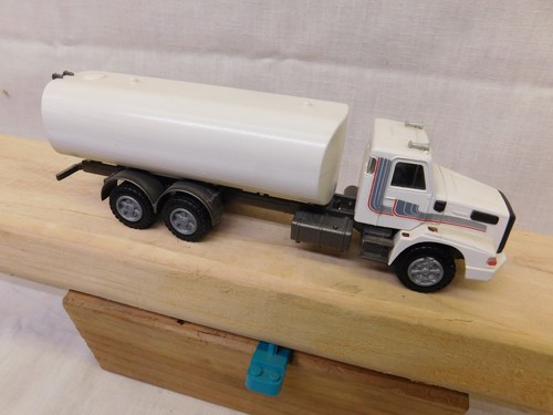 Conrad 1:50 Volvo NL10 Turbo Citerne Eau - Modèle Réduit Collection (réf 280908)